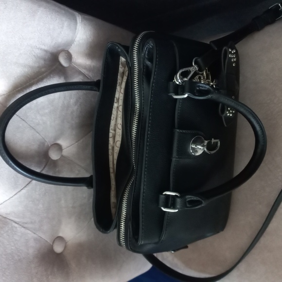 GUESS. - Picture 3 of 4